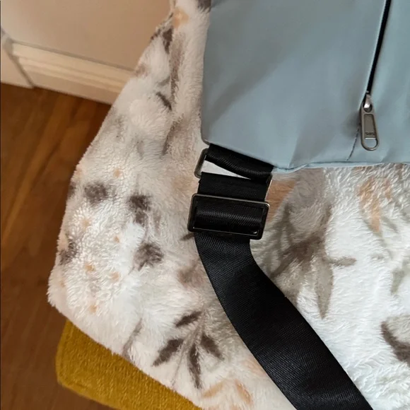 New WANDER crossbody satchel 🍀🍀 - Picture 7 of 10